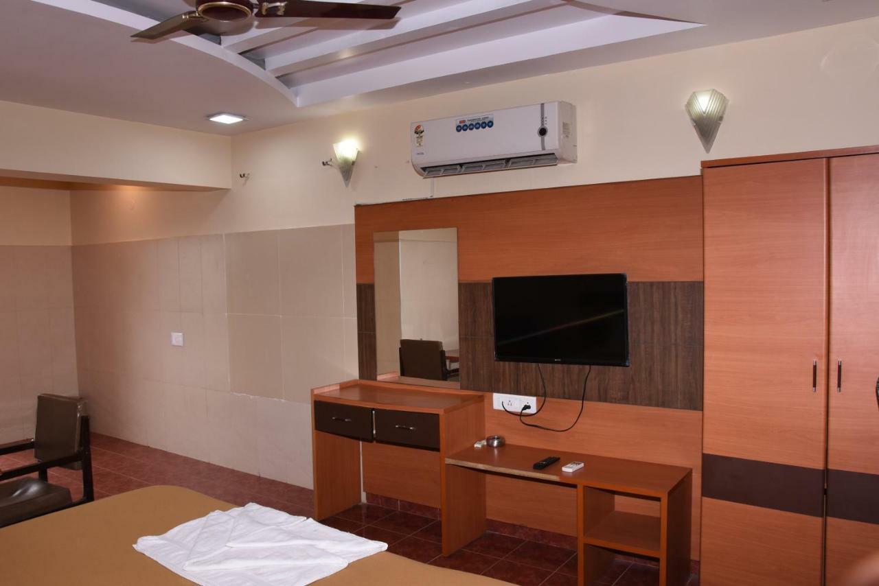 Park Beach Resort Chennai Extérieur photo