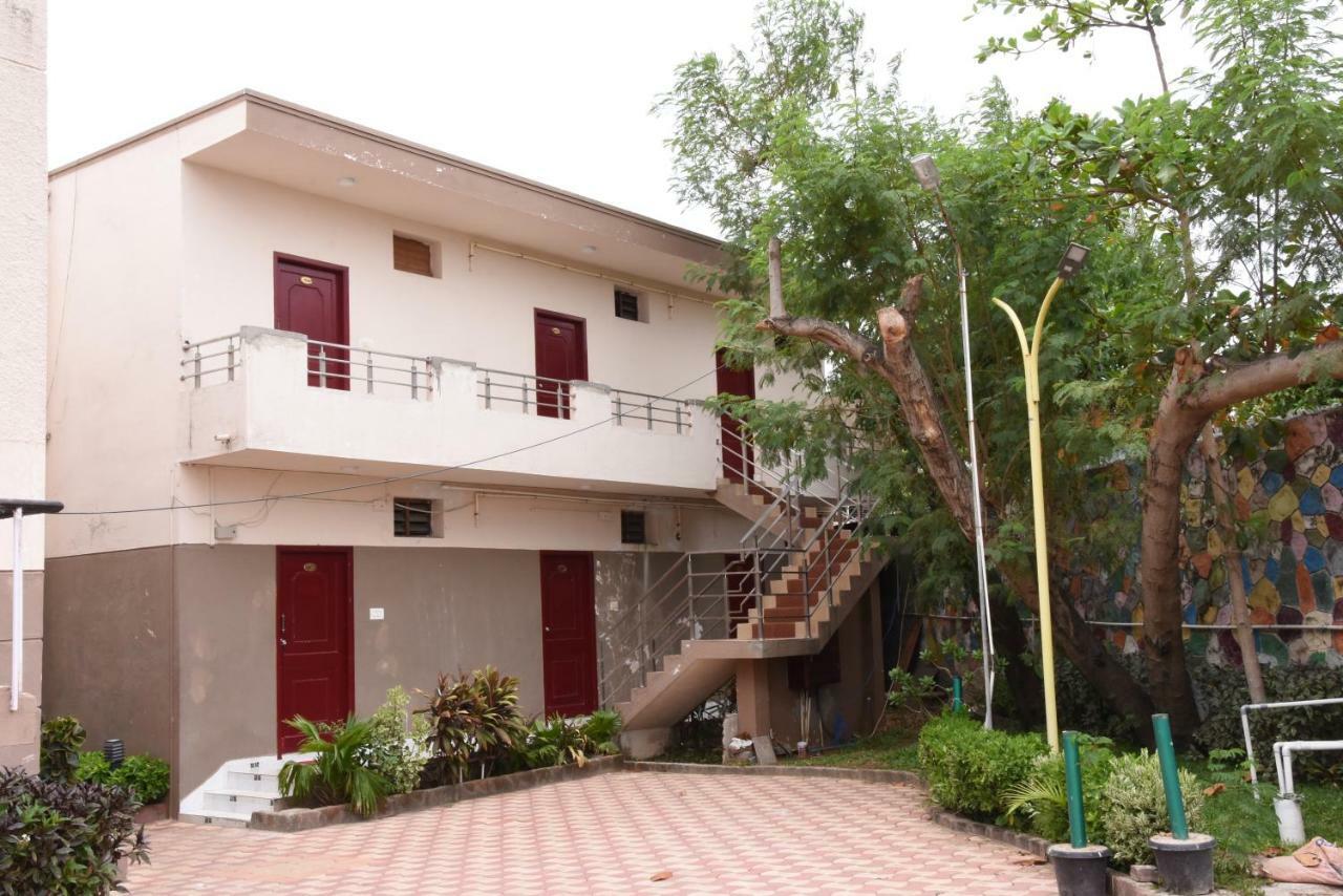 Park Beach Resort Chennai Extérieur photo